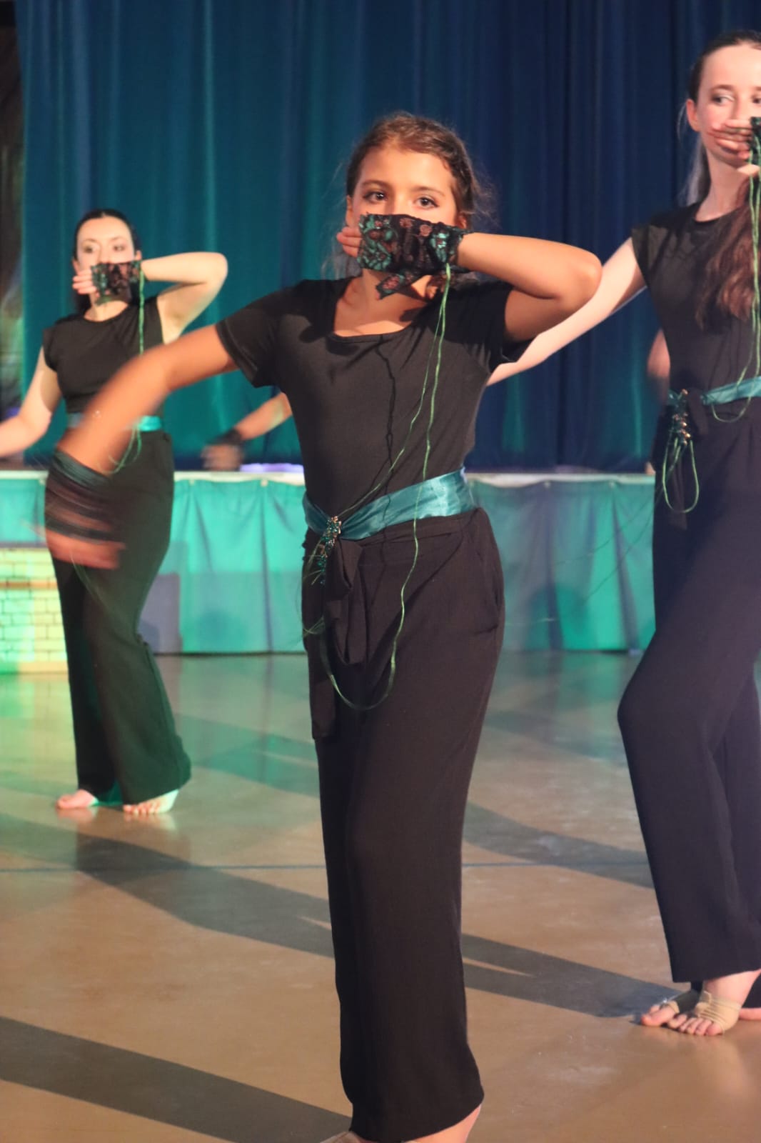 Représentation scénique du cours de danse ados NØVA